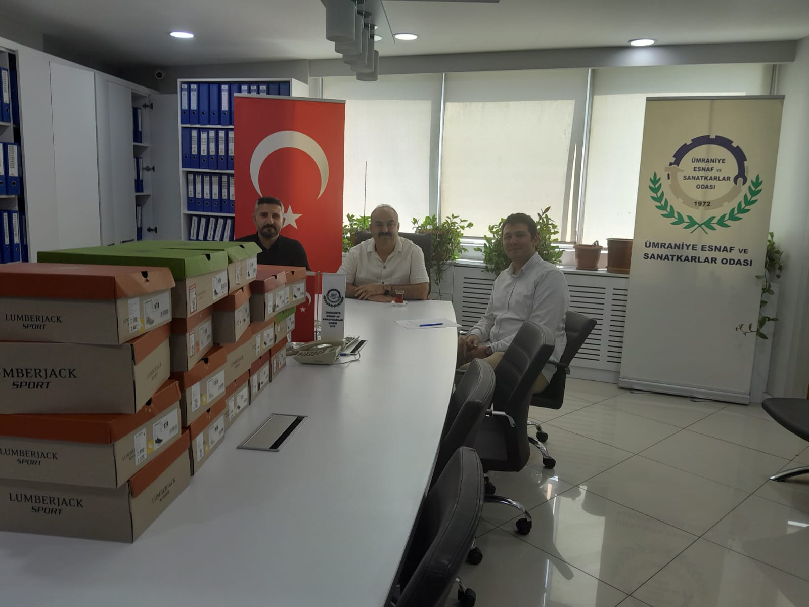 Ümraniye Esnaf Odası’ndan Anlamlı Destek: Eğitimevi’ndeki Çocuklara Ayakkabı Yardımı