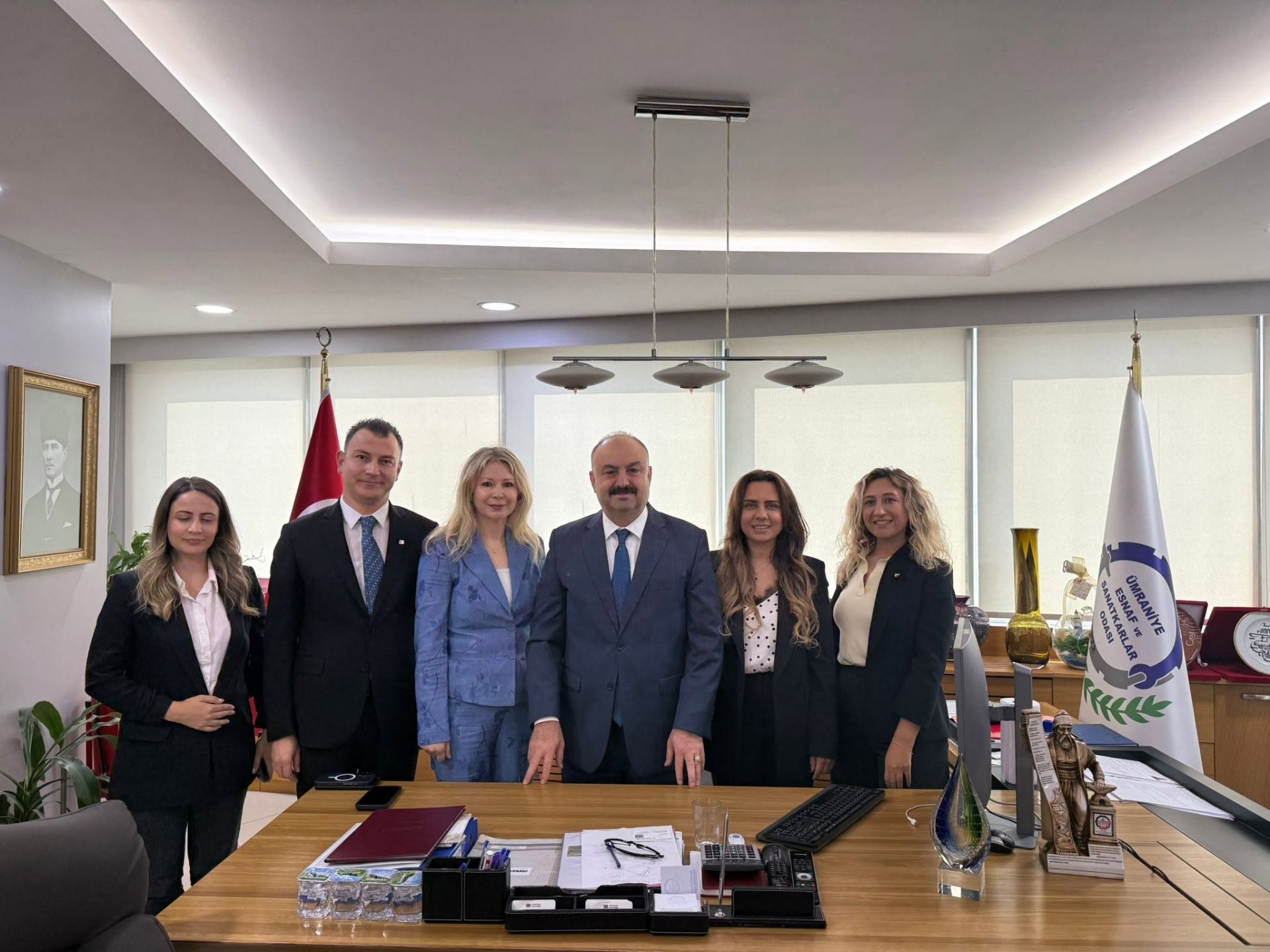 UEB KURUCU GENEL BAŞKANI VE ODAMIZ BAŞKANI MEHMET ÖZDİL, VAKIFBANK HEYETİNİ AĞIRLADI: ESNAF İÇİN YENİ ÇALIŞMALAR BAŞLIYOR